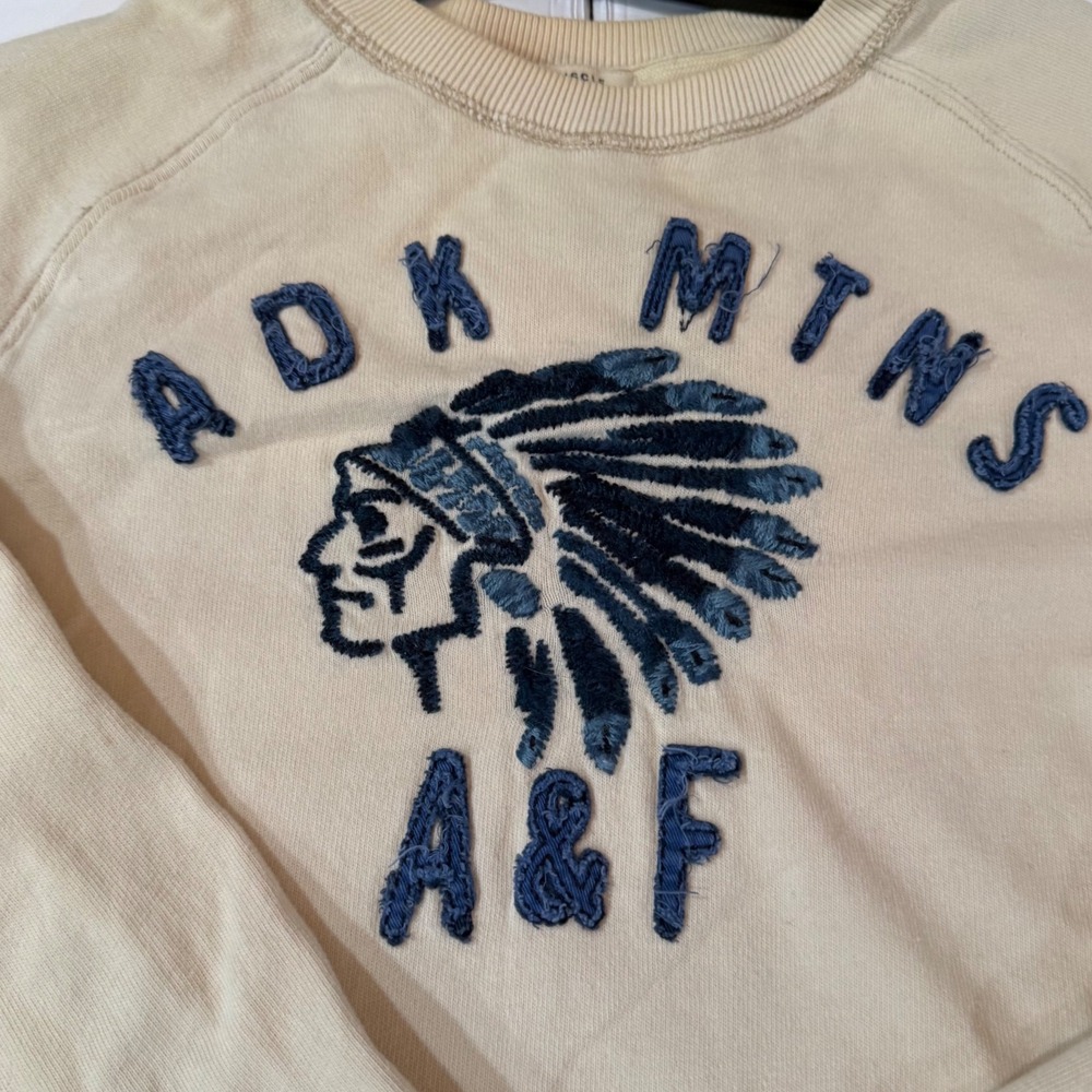 American Vintage Abercrombie & Fitch Y2K Embroidered Pullover Native American